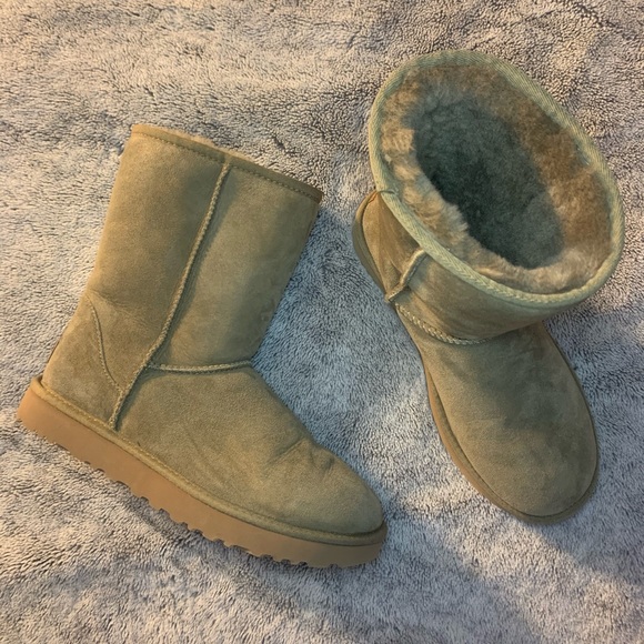 ✨ SOLD ✨ Ugg Classic Short II - Women’s Size 9 - Picture 4 of 5